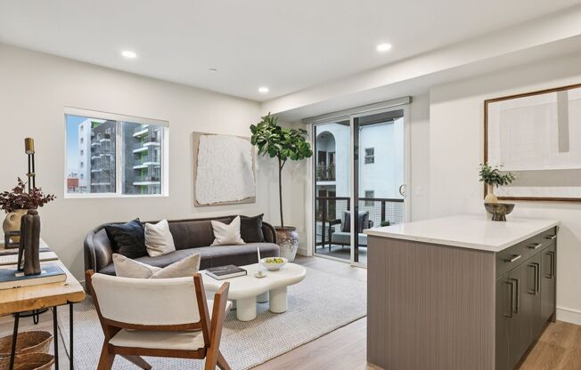 2 beds, 1 bath, 776 sqft, $3,250, Unit 706