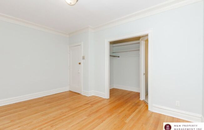 Studio, 1 bath, $1,095, Unit 1006 1/2 16