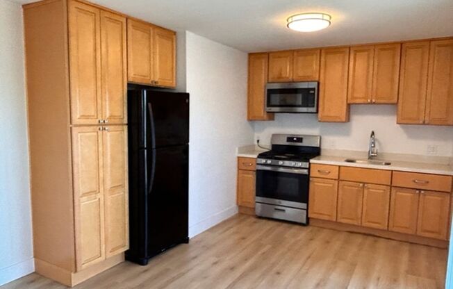 2 beds, 1 bath, 789 sqft, $2,195