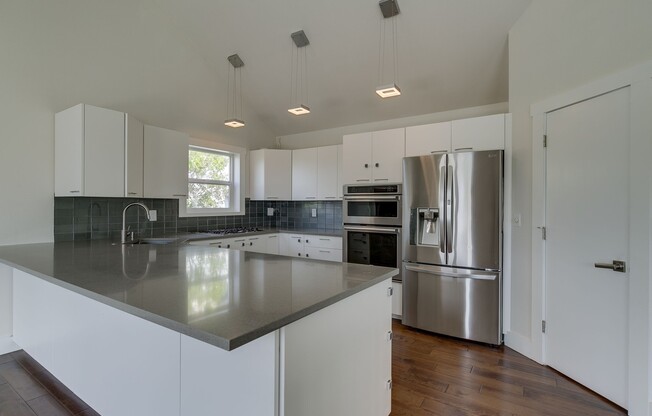 Stunning Kirkland Rental off Market St!