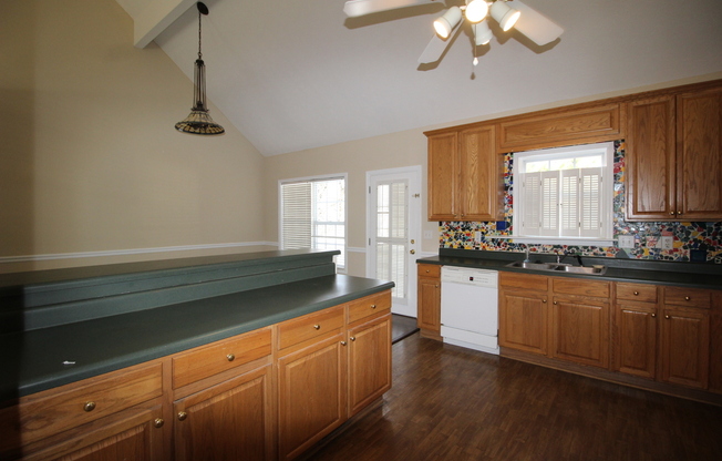 Spacious Split Foyer in Loganville!