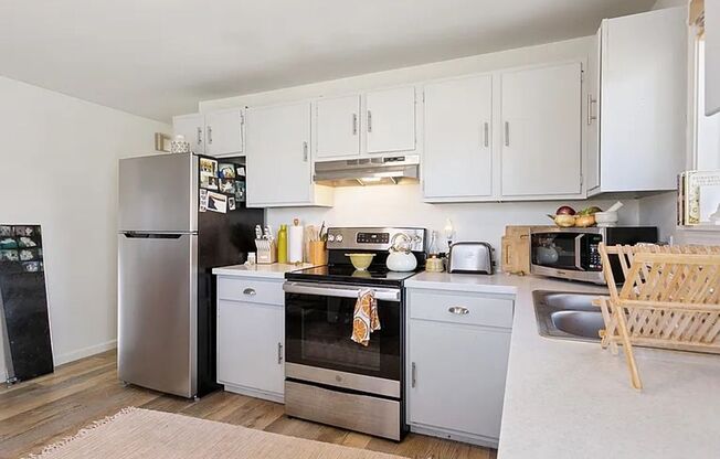 Remodeled Duplex, Cute Neighborhood, Close to Schools