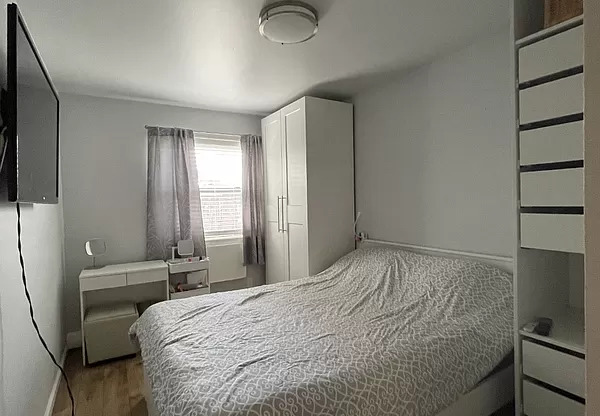 58 32 83 ST