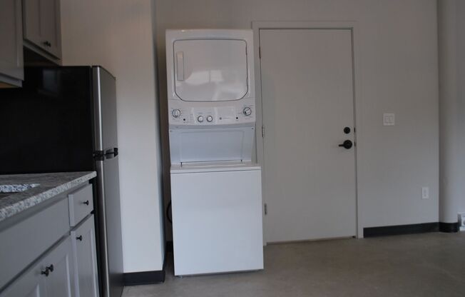 Studio, 1 bath, 428 sqft, $1,000, Unit 204