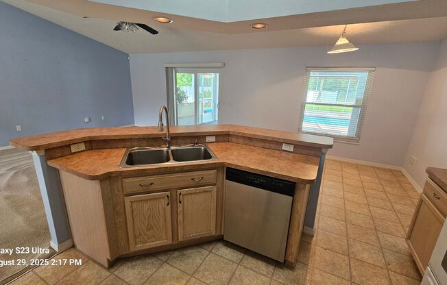 Beautiful 3/2/2 Pool Home on Oversized Lot in Quail Hollow