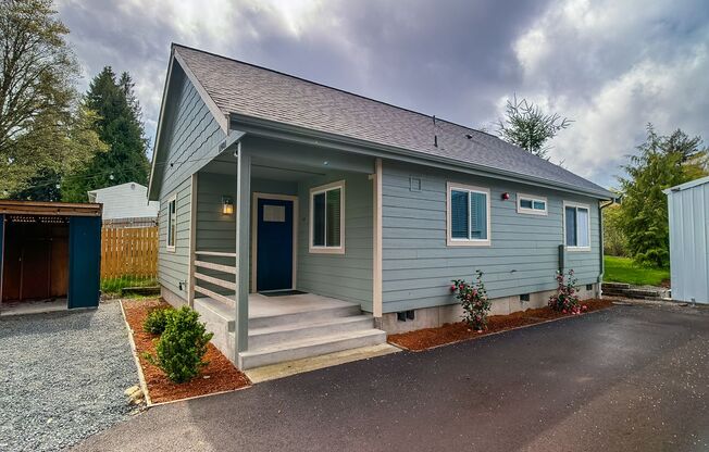 Large Garage in Burien 2bd 1.5ba home!