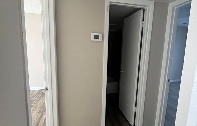 2 beds, 1 bath, 826 sqft, $1,570, Unit 2072