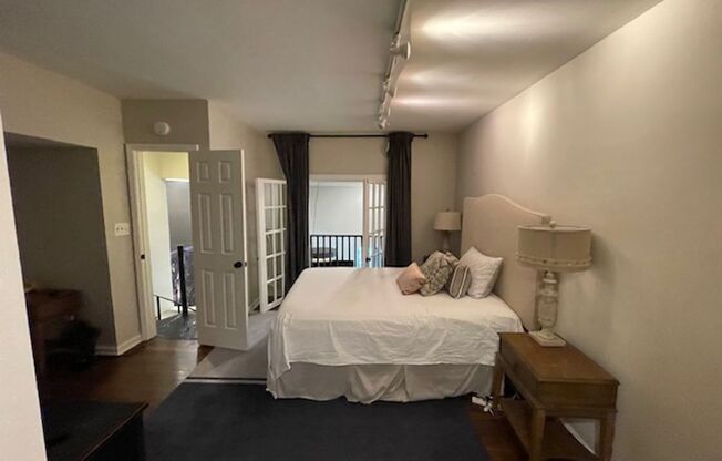 3 beds, 3 baths, $4,195, Unit Unit # 5
