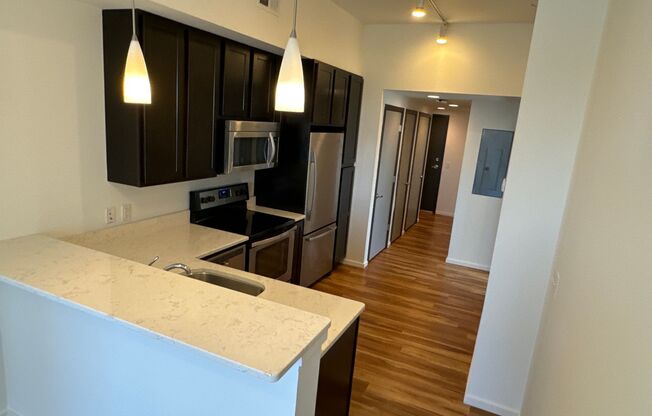 2 beds, 2 baths, 847 sqft, $1,595, Unit 717