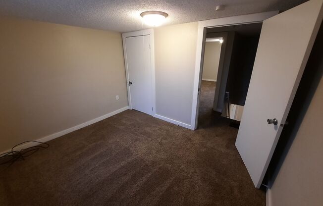 3 beds, 1 bath, $1,225