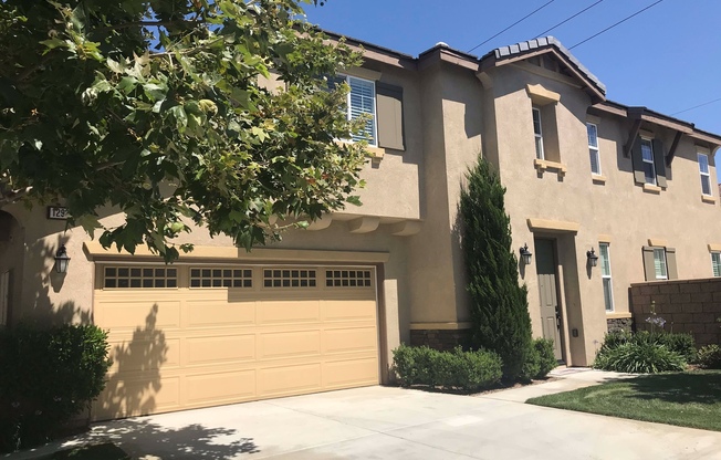 Beautiful Eastvale Newer Home