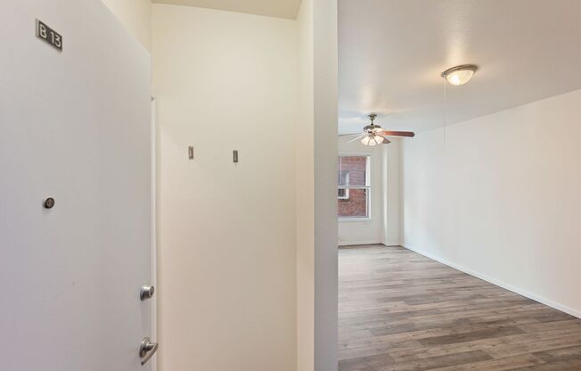 Studio, 1 bath, 400 sqft, $1,225, Unit B13