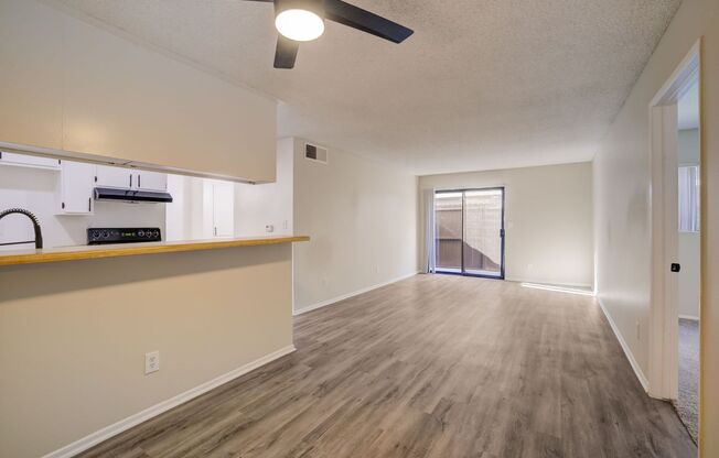 2 beds, 2 baths, 900 sqft, $2,098, Unit 102