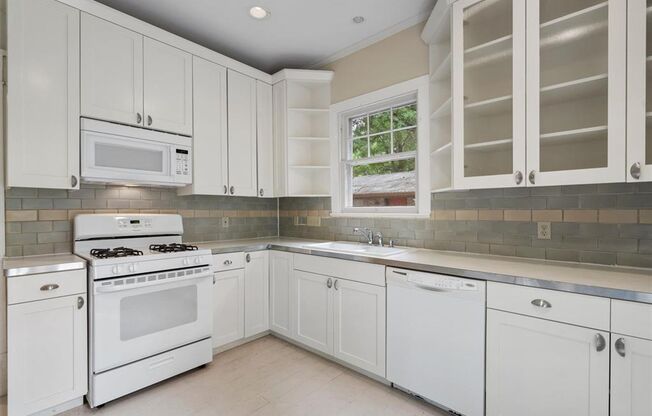 Exclusive New 4 Bed Remodeled with huge back yard in West Campus