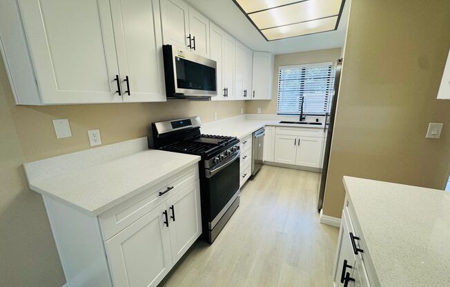 Luxury Living Awaits: Stunning Remodeled Camarillo Condo!