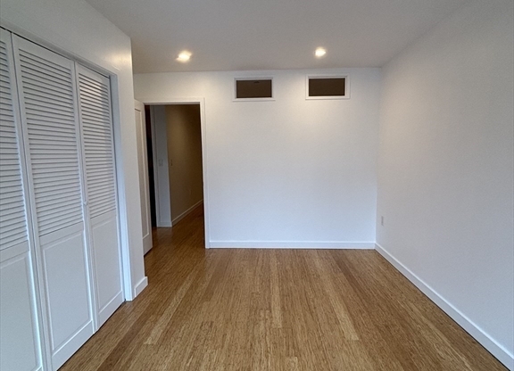 2 beds, 1 bath, 950 sqft, $3,650, Unit #408