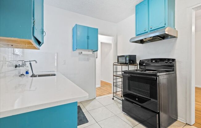Cozy Duplex Unit with Fully Fenced Back Yard