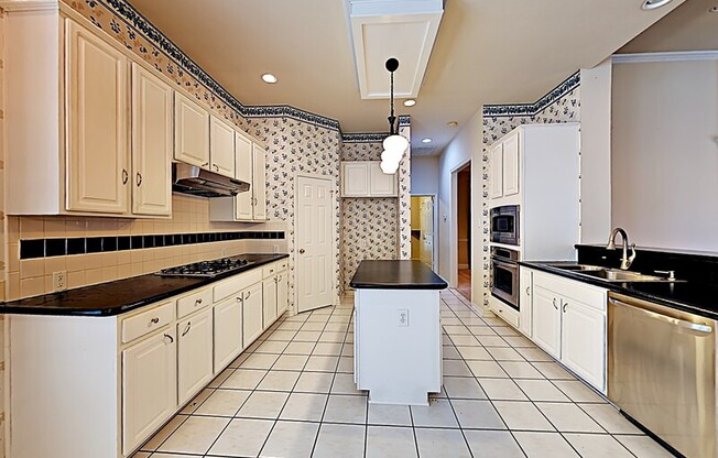 7804 AQUA VIS DR