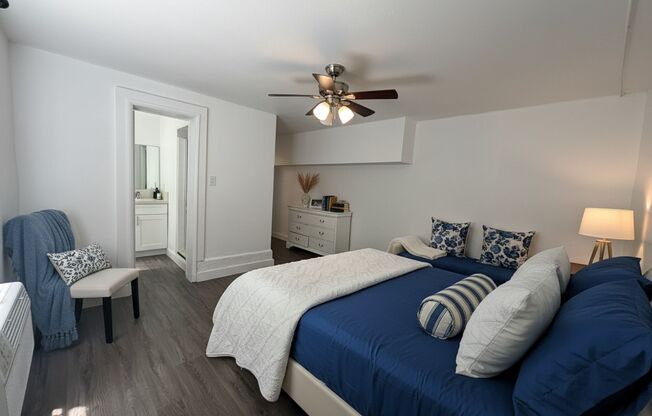 Must-see Updated Vintage-Style Studio at 1245 N Laurel Ave, West Hollywood, CA 90046