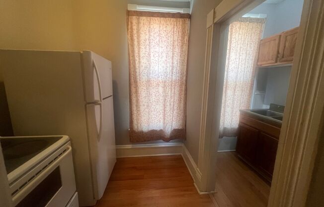 Studio, 1 bath, $525, Unit Unit 4