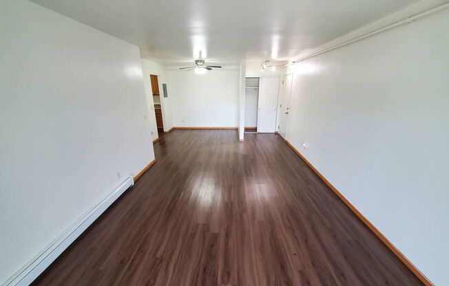 2 beds, 1 bath, 800 sqft, $1,389, Unit 4526-1