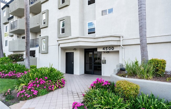 4500 Laurel Canyon Blvd