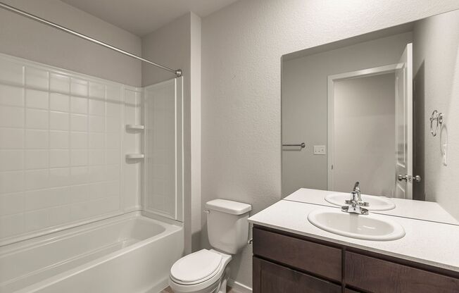 3 beds, 2.5 baths, $2,395, Unit UNIT 4