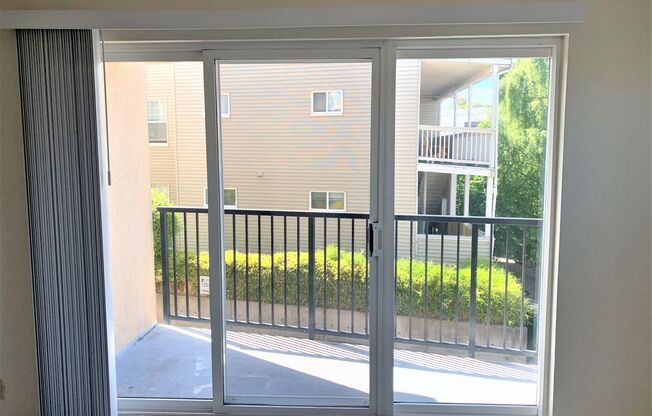 Eastlake Manor - 1 Bd /1 Ba Apartment