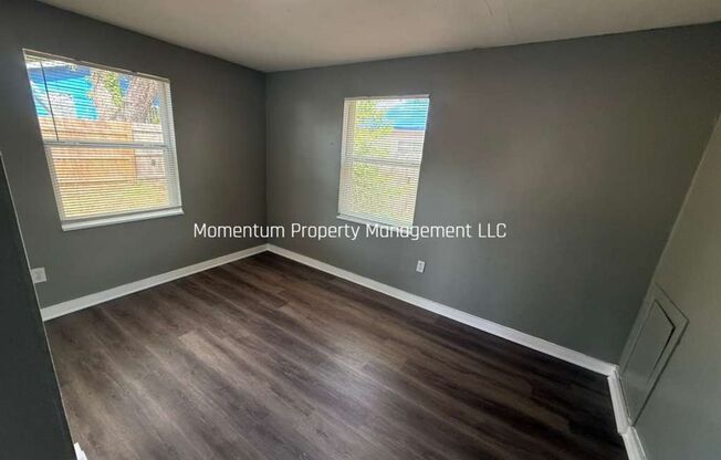 3/1 Remodeled Tampa Home- READY FOR IMMEDIATE MOVE IN!!