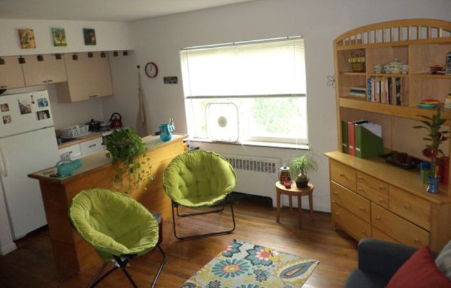 412 VOLKERT PL