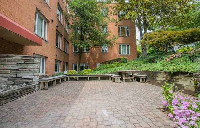 Lovely 1 BR/1 BA Lower Level Condo in Glover Park!