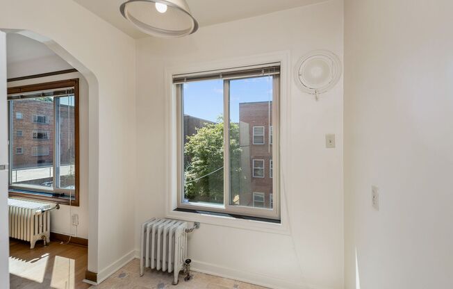 1 bed, 1 bath, 827 sqft, $1,795, Unit 206