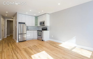 228 E 81 ST