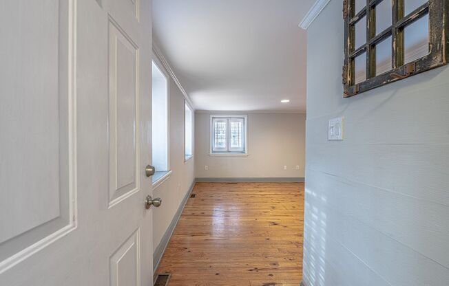 Elegant 1-Bedroom with Den, 1.5-Bathroom Condo in the Heart of Georgetown