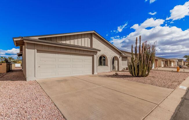 Furnished rental in the Fountain of the Sun community!!!
