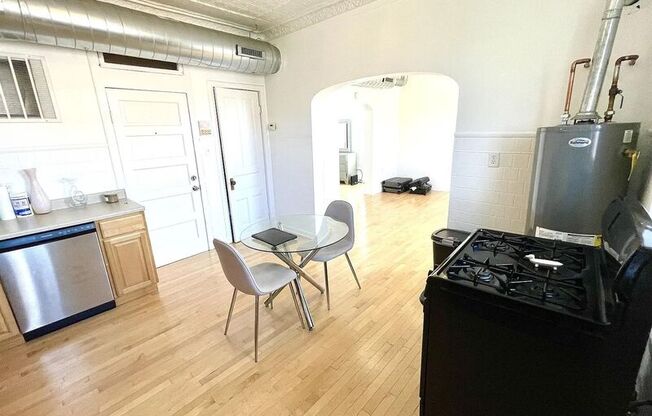 2000 S MAY ST