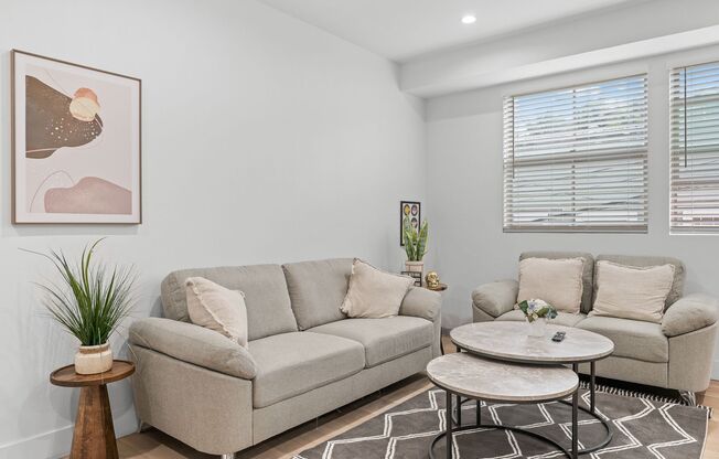 Peak 3806 S Budlong Ave