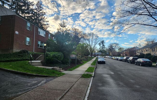 2 beds, 1 bath, 897 sqft, $2,135, Unit E-08