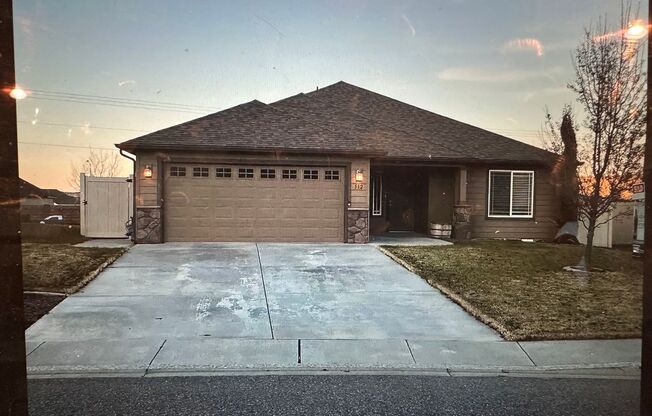 3 Bedroom Home in South Richland
