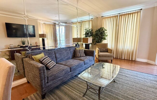 2 beds, 2 baths, $2,400, Unit # 206