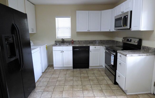 2 beds, 1 bath, $1,600