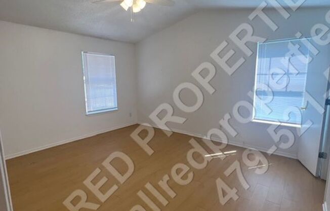 2 beds, 1.5 baths, $1,295