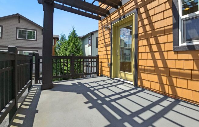 Spacious 3BR/3.5BA Townhome in Desirable Education Hill – Prime Redmond Location!