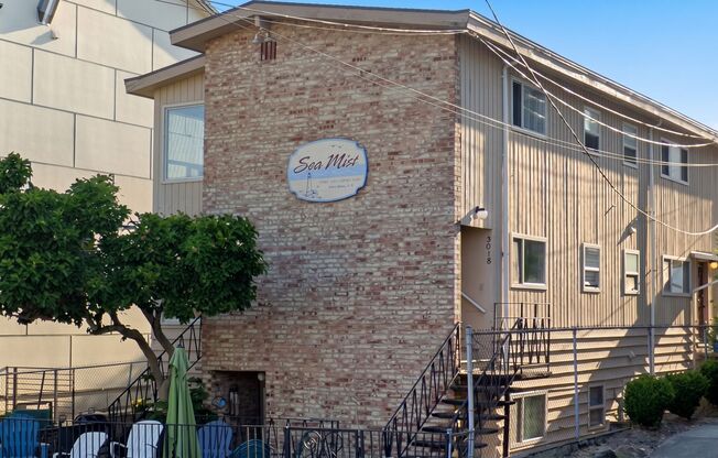 Sea Mist Apartments - Located steps from Alki Beach in West Seattle