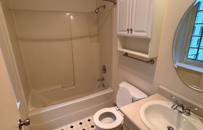 Studio, 1 bath, 320 sqft, $875, Unit 205