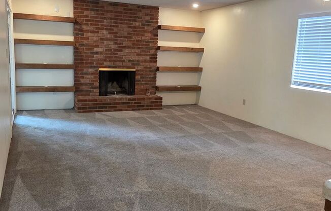 3824 Christmas Tree Ln - House