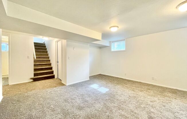 4 beds, 2 baths, 2,200 sqft, $2,395, Unit 1922 E. Hillcrest Ave.