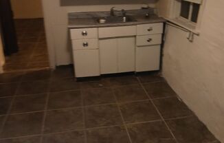 1 bed, 1 bath, $650, Unit Lower