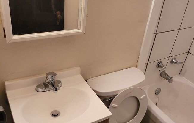 Studio, 1 bath, $675, Unit 8