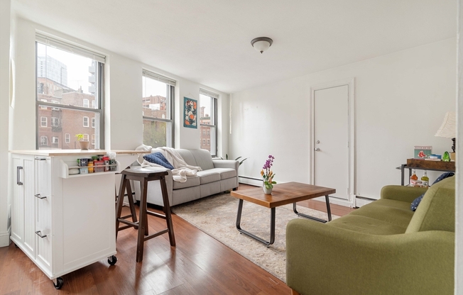 2 beds, 1 bath, 603 sqft, $3,650, Unit 4